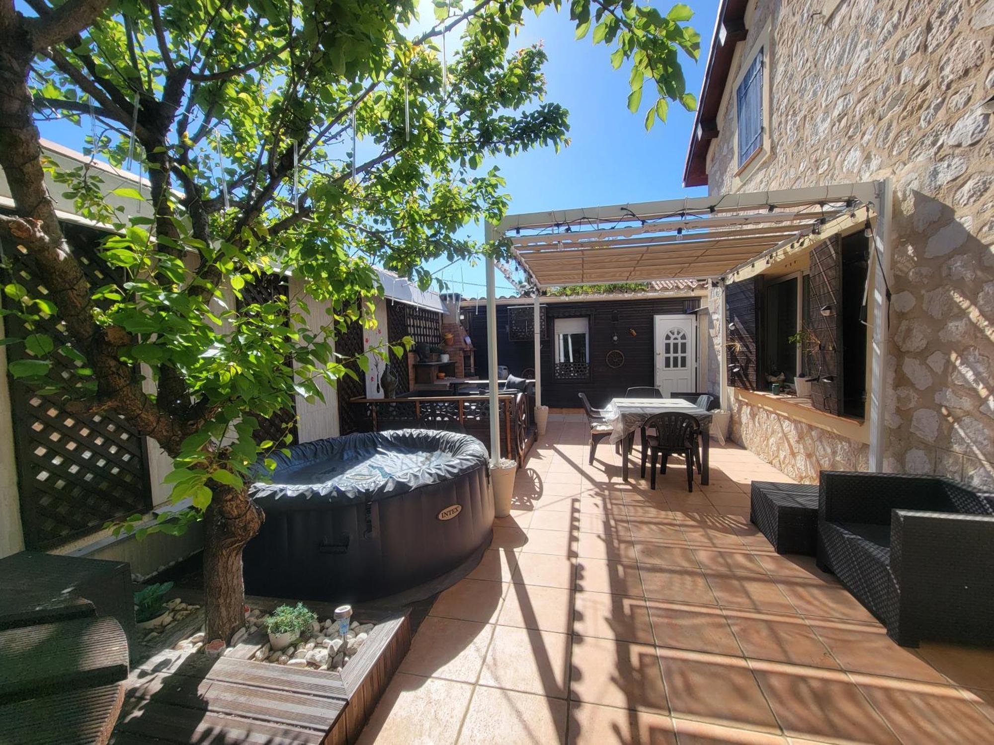 Jolie Dependance Avec Terrasse Privee Et Jacuzzi